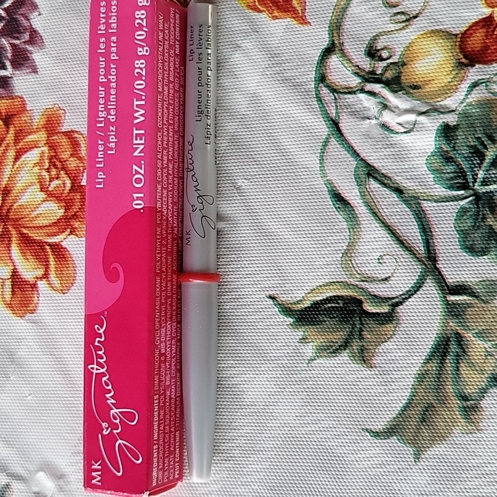 Red: Lip Liner by Mary Kay